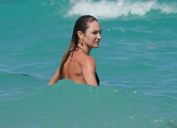 Candice Swanepoel: cazado saltando cuarentena en las playas de Miami 19
