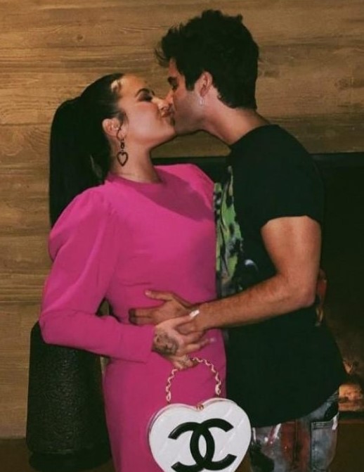 ¿Quién es Max Ehrich? Wiki, biografía, altura, edad, novia, familia y más 14 Max Ehrich y su novia Demi Lovato