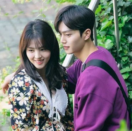 ¿Quién es Han So-hee? Biografía, wiki, patrimonio, edad, novio, padres, altura, carrera y más 6 Han-so-hee con el rumor de su novio Song Kang