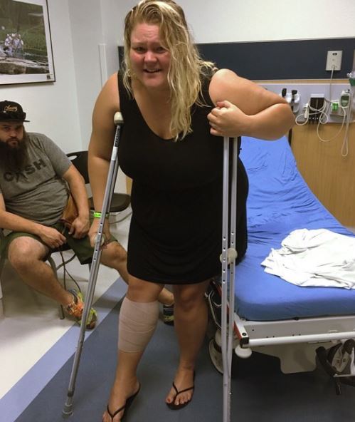 Chelcie Lynn Wiki: biografía, patrimonio, profesión, edad, esposo, familia, estilo de vida y más 16 Chelcie Lynn en el hospital durante su lesión