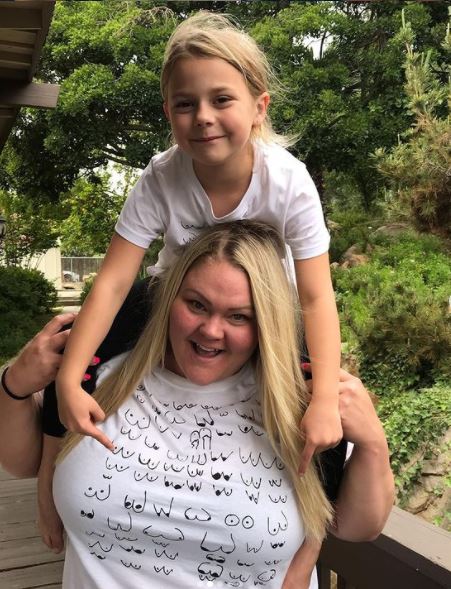 Chelcie Lynn Wiki: biografía, patrimonio, profesión, edad, esposo, familia, estilo de vida y más 22 Chelcie Lynn con su sobrina Tit