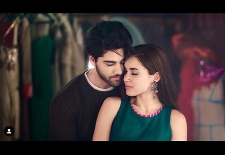 Edilsy Vargas Wiki | Altura, edad, novio, familia, biografía y más 20 Edilsy Vargas con su co-actor Ehan Bhatt.