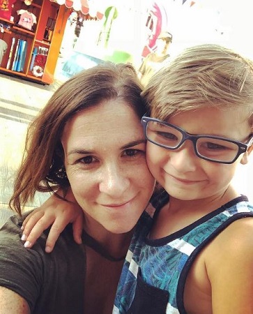 Ryder Allen Wiki, altura, edad, familia, películas, biografía y más 12 Ryder Allen con su mamá Amy Allen