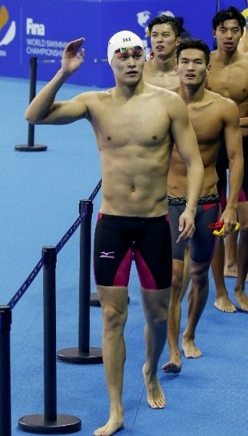 Sun Yang Altura, peso, edad, esposa, biografía, familia y asuntos 4 Altura y peso de Sun Yang