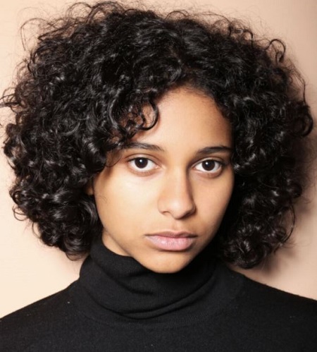Safinaz Sattar Altura, peso, edad, novio, biografía, familia y wiki 2 Safinaz Sattar nació en la ciudad capital de Berlín.