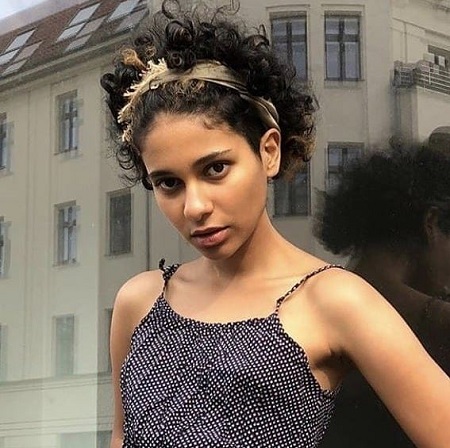 Safinaz Sattar Altura, peso, edad, novio, biografía, familia y wiki 8 No se sabe mucho sobre la familia de Safinaz Sattar.