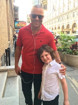 Casey Greenfield (Amante de Jeffrey Toobin) Wiki, Años, Familia, Biografía y Hechos 12 El hijo de Casey Greenfield, Roderick Henry Greenfield, con el actor Christopher Jackson