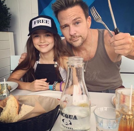 Lola Flanery Wiki, altura, edad, novio, familia, biografía y más 14 Lola Flanery con su papá Sean Patrick Flanery