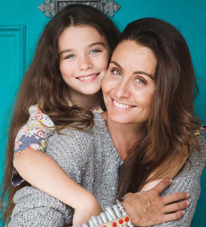 Lola Flanery Wiki, altura, edad, novio, familia, biografía y más 16 Lola Flanery con su madre Sacha Grierson