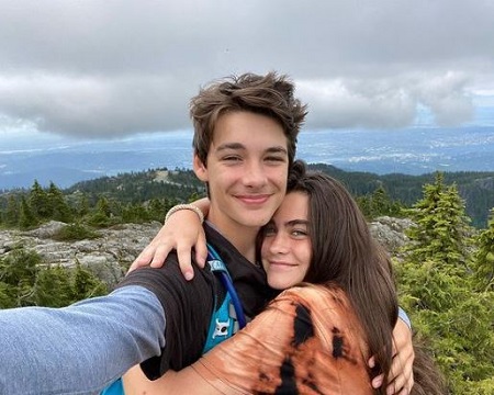 Lola Flanery Wiki, altura, edad, novio, familia, biografía y más 22 Lola Flanery con su novio Dylan Kingwell