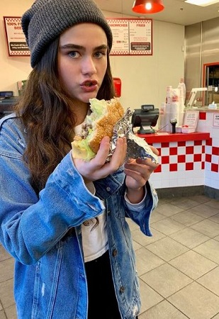 Lola Flanery Wiki, altura, edad, novio, familia, biografía y más 38 Datos de Lola Flanery