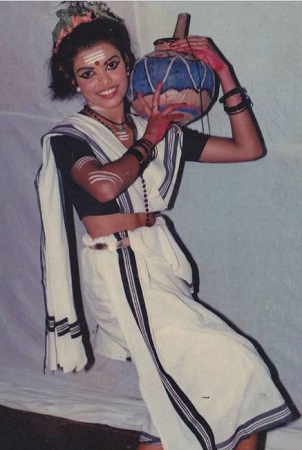 Minu Muneer Wiki, edad, esposo, familia, biografía, películas y más 4 Minu Muneer participó en competencias de danza folclórica en sus días de escuela.