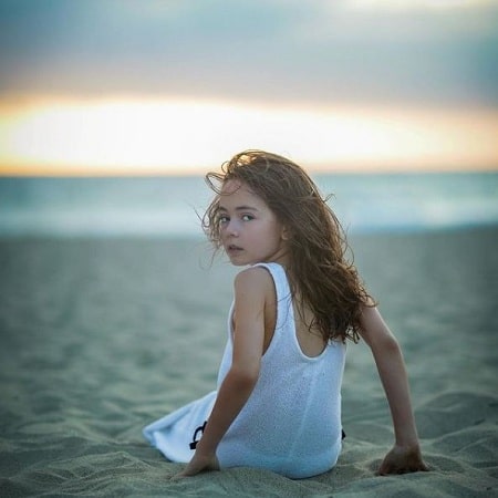 Wiki, edad, altura, familia, películas, biografía y más 24 Hala Finley en la playa