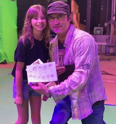 Lotus Blossom (actriz) Wiki, edad, altura, familia, películas, biografía y más 16 Flor de loto con el director Robert Rodríguez