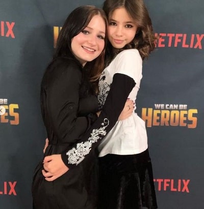 Lotus Blossom (actriz) Wiki, edad, altura, familia, películas, biografía y más 12 Adorable foto de Lotus Blossom con su hermana Lulu Eisenberg