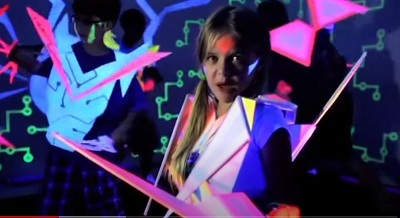 Reylynn Caster Wiki, edad, altura, novio, familia, biografía y más 10 Reylynn Caster en su comercial Debut para Clear Neon cuando tenía 8 años
