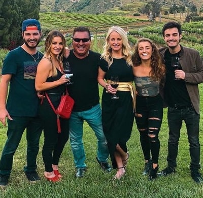 Demi Bagby Wiki, altura, edad, novio, familia, biografía y más 12 El padre y la madre de Demi Bagby