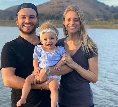 Demi Bagby Wiki, altura, edad, novio, familia, biografía y más 14 El hermano de Demi Bagby, Damian Bagby, la cuñada Lauren Venosta y la sobrina Rylie Rae.