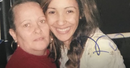 Wiki Yadira Borrego | Edad, esposo, hijos, familia, biografía y más 10 Yadira Borrego con su mamá.