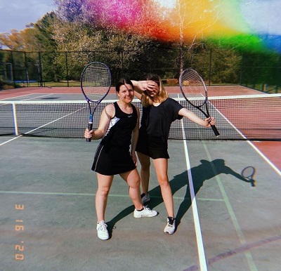 Wiki Bella Robertson | Altura, edad, novio, familia, biografía y más 30 Bella Robertson le encanta jugar al tenis