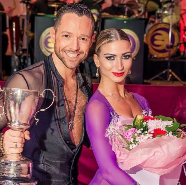 Pasha Pashkov Wiki, edad, esposa, altura, peso, biografía, familia y hechos 40 Pasha Pashkov ganó Blackpool 2017 con Daniella Karagach