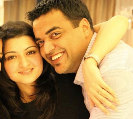 Deepinder Goyal (Zomato) Wiki, Años, Esposa, Patrimonio, Familia, Biografía & Más 8 Deepinder Goyal y su esposa Kanchan Joshi
