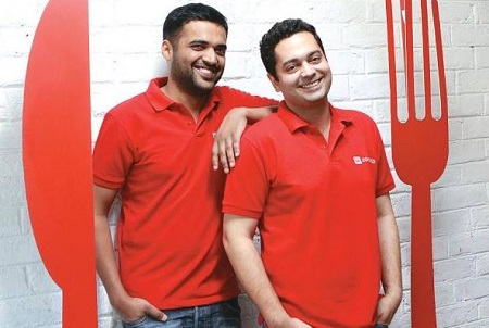 Deepinder Goyal (Zomato) Wiki, Años, Esposa, Patrimonio, Familia, Biografía & Más 14 Deepinder Goyal con su amigo Pankaj Chaddha