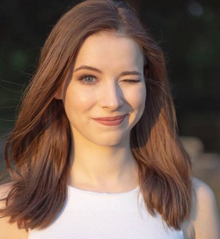 ¿Quién es Enji Night? Wiki, altura, edad, novio, familia, biografía y más 32 Enji Night Primeros años, Padres y hermanos