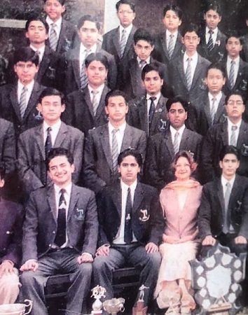 Faisal patel Wiki, edad, esposa, casta, familia, biografía y más 18 Foto de la escuela secundaria de Faisal Patel