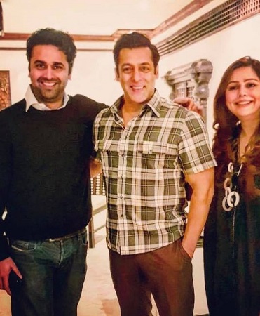 Faisal patel Wiki, edad, esposa, casta, familia, biografía y más 34 Faisal Patel y su hermana Mumtaz Patel con Salman Khan