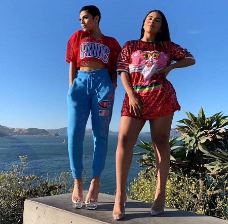 Wiki Abby De La Rosa 12 Abby De La Rosa junto a su hermana Estella Mathews para una foto