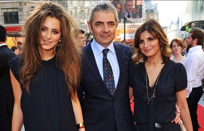 Lily Sastry Wiki, altura, edad, novio, familia, biografía y más 2 Lily Sastry con su madre Sunetra Sastry y su padre Rowan Atkinson