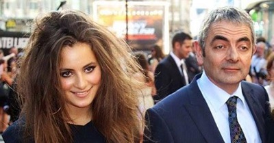 Lily Sastry Wiki, altura, edad, novio, familia, biografía y más 8 Lily Sastry con su padre Rowan Atkinson