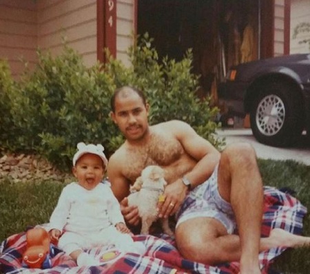 Britt Stewart Wiki, edad, altura, peso, esposo, biografía y más 8 Foto de la infancia de Britt Stewart con su padre Bj Stewart
