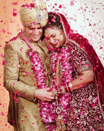 Tina Dabi (IAS) Wiki, edad, esposo, casta, salario, familia, biografía y hechos 10 Tina Dabi con su esposo Athar Aamir Khan