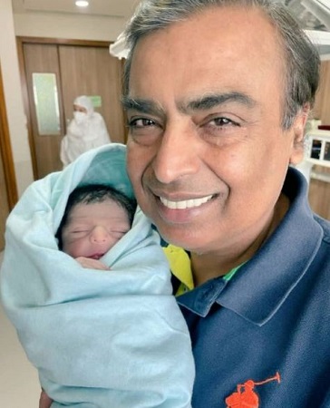 Akash Ambani Wiki, edad, esposa, hijos, familia, biografía y más 20 Mukesh Ambani se convirtió en abuelo del hijo de Akash Ambani el 10 de diciembre de 2020