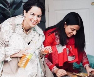 Rangoli Chandel Wiki, edad, esposo, altura, peso, biografía, familia 6 Rangoli Chandel y Kangana Ranaut (hermana menor)