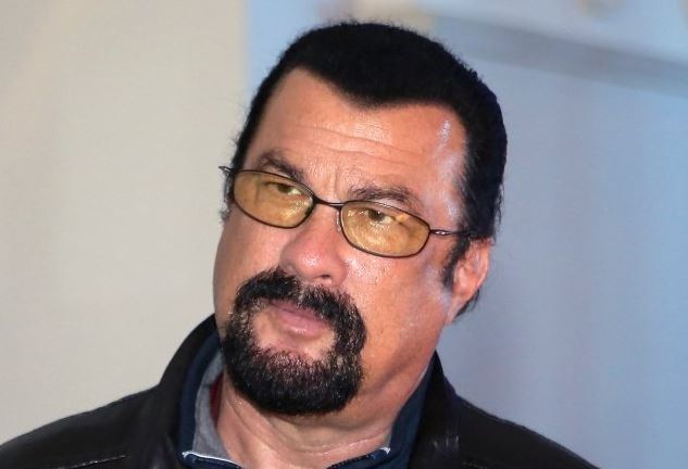 Steven Seagal Edad, patrimonio neto: esposa, peso, hijos, Bio-Wiki 1 Patrimonio neto de Steven Seagal