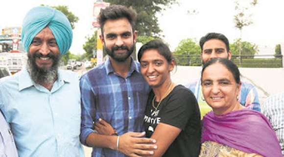 Harmanpreet Kaur Bhullar Edad, altura, patrimonio, asuntos, biografía y más 2 Imagen de Harmanpreet Kaur Bhullar