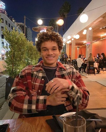 Armani Jackson Wiki, altura, edad, novia, familia, biografía y más 8 Wiki Armani Jackson.