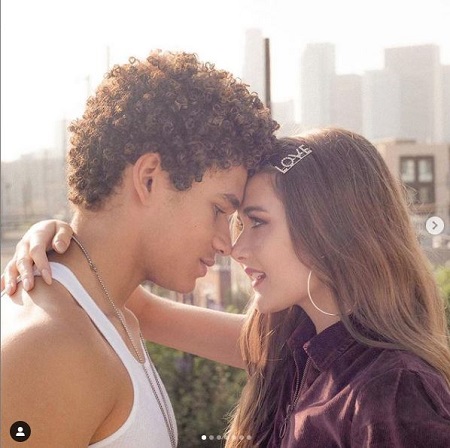 Armani Jackson Wiki, altura, edad, novia, familia, biografía y más 12 Armani Jackson con su novia Reylynn Caster.