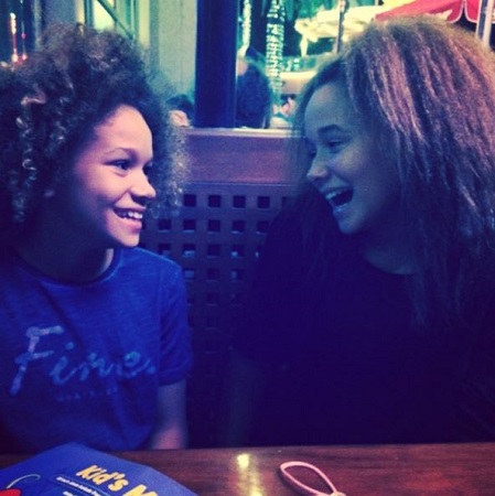 Armani Jackson Wiki, altura, edad, novia, familia, biografía y más 32 Armani Jackson con su hermana Talia Jackson.