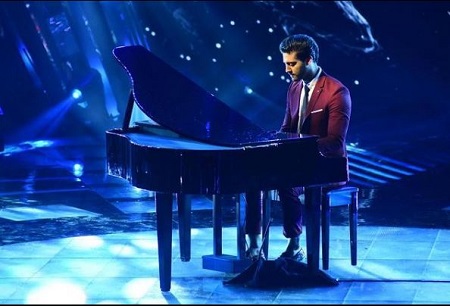 Wiki Ehan Bhat | Altura, edad, novia, familia, biografía y más 4 Ehan Bhat aprendió piano.
