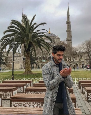 Wiki Ehan Bhat | Altura, edad, novia, familia, biografía y más 26 Ehan Bhat deseando feliz Eid a sus fans.