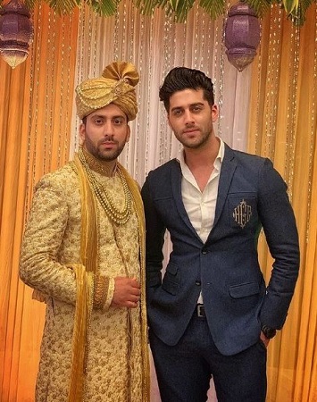 Wiki Ehan Bhat | Altura, edad, novia, familia, biografía y más 10 Ehan Bhat con su hermano Amir Bhat.